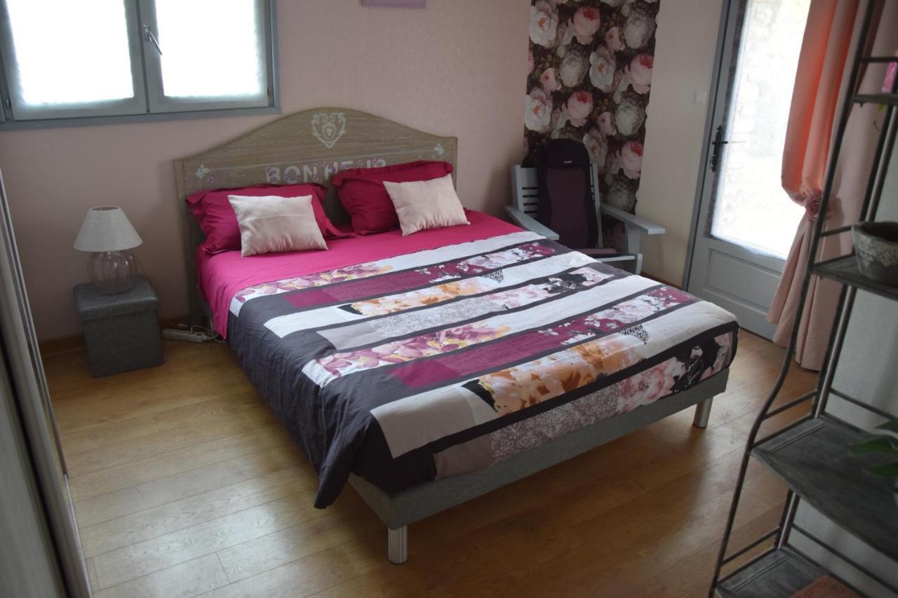 Au Gue Du Bois Bed & Breakfast Neuville-de-Poitou Ngoại thất bức ảnh